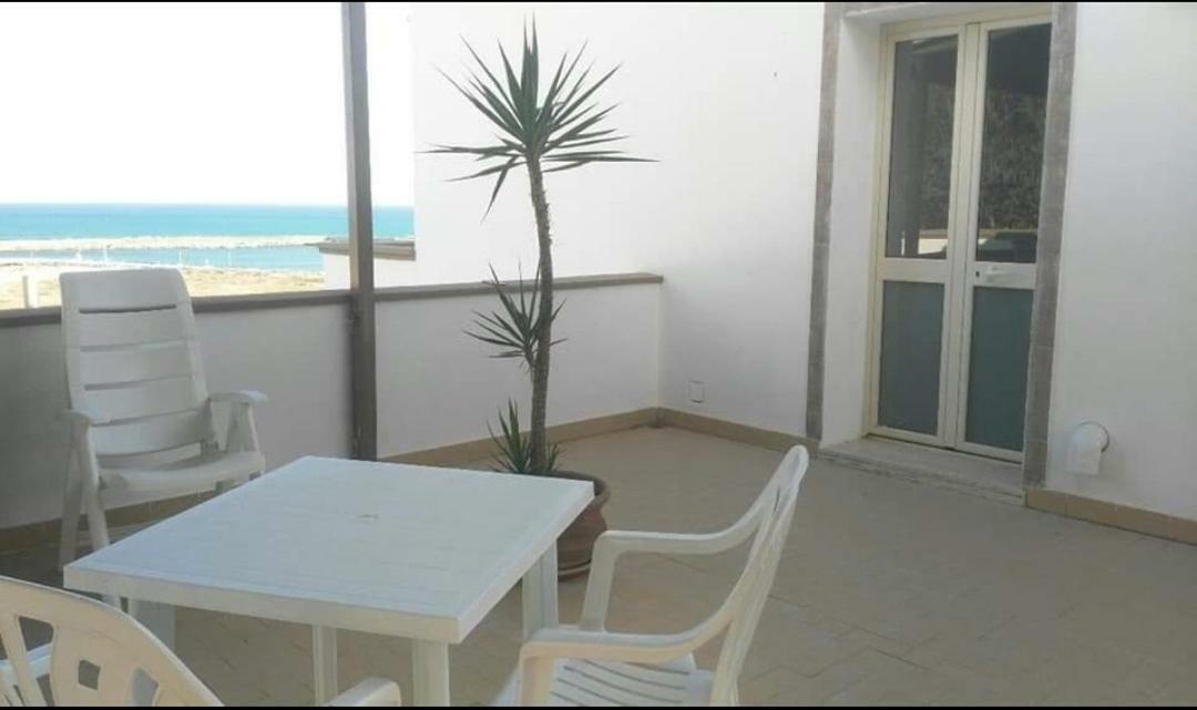 Sicilia Mare Hotel Porto Palo Exterior foto